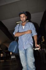 Ranbir Kapoor snapped at Mumbai Airport on 1st Sept 2013 (5).JPG