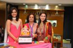 Madhurima Tuli at Popley Ganesh celebrations in Bandra, Mumbai on 4th Sept 2013 (22).JPG