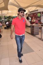 Sushant Singh Rajput snapped after he arrive from Ahmedabad in Mumbai Airport on 4th Sept 2013 (20).JPG