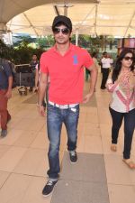 Sushant Singh Rajput snapped after he arrive from Ahmedabad in Mumbai Airport on 4th Sept 2013 (23).JPG