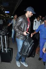 Abhay Deol leave for SAIFTA Awards in Mumbai Airport on 4th Sept 2013 (76).JPG