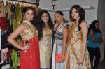 Narayani Shastri, Shweta Salve, Shonali Nagrani at Atosa-Nikhil Thampi-Virtuous fashion preview in Mumbai on 6th Sept 2013 (37).JPG