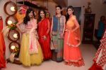 Roshni Chopra, Shibani Kashyap at Ritu Sakseria and Shruti Sancheti festive collection launch in Vyoum, Mumbai on 6th Sept 2013 (115).JPG