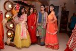 Roshni Chopra, Shibani Kashyap at Ritu Sakseria and Shruti Sancheti festive collection launch in Vyoum, Mumbai on 6th Sept 2013 (116).JPG