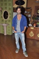 Shahid Kapoor on the sets of Comedy Nights with Kapil in Filmcity, Mumbai on 6th Sept 2013 (56).JPG