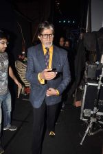 Amitabh Bachchan on the sets of KBC in Mumbai on 7th Sept 2013 (41).JPG