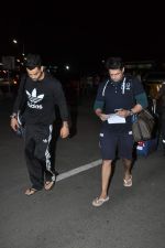 Virat Kohli snapped at airport in Mumbai on 8th Sept 2013 (12).JPG