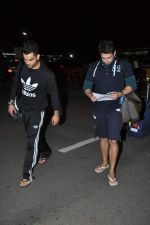 Virat Kohli snapped at airport in Mumbai on 8th Sept 2013 (7).JPG