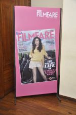 Kareena Kapoor launches the Filmfare September 2013 cover Page in Escobar, Mumbai on 9th Sept 2013 (13).JPG