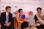 Kareena Kapoor launches the Filmfare September 2013 cover Page in Escobar, Mumbai on 9th Sept 2013 (168).JPG