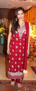 Sophie Chaudhary at Bappi Lahiri_s Ganpati celebrations in Mumbai on 9th Sept 2013.jpg