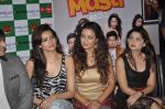 Karishma Tanna, Sonalee Kulkarni,Maryam Zakaria at Lalitya Munshaw album launch in Mumbai on 11th Sept 2013 (70).JPG