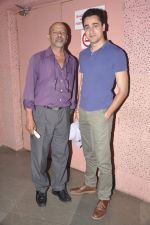 Imran Khan at Ashvin Gidwani_s Theatrical comedy Battle of Da Sexes with Indian comedian Vir Das in Mumbai on 13th Sept 2013 (24).JPG
