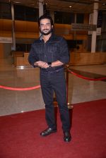 Madhavan at South Indian International Movie Awards 2013 Red Carpet Day 2 on 12th Sept 2013(253).JPG