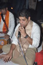Murli Sharma visit Andheri Cha Raja in Mumbai on 14th Sept 2013 (39).JPG
