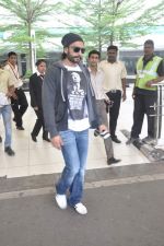 Ranveer Singh snapped at the airport in Mumbai on 14th Sept 2013 (12).JPG