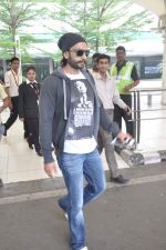 Ranveer Singh snapped at the airport in Mumbai on 14th Sept 2013 (14).JPG