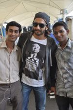 Ranveer Singh snapped at the airport in Mumbai on 14th Sept 2013 (17).JPG