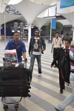 Ranveer Singh snapped at the airport in Mumbai on 14th Sept 2013 (5).JPG