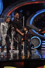 Akshay Kumar on the sets of ZEE DID in Famous, Mumbai on 16th Sept 2013 (36).JPG