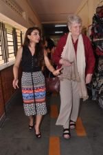 Soha Ali Khan supports fashion for a Cause at Muktangan Ngo in Mumbai on 16th Sept 2013 (22).JPG