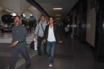 Shahrukh Khan snapped at Mumbai Airport on 21st Sept 2013 (15).JPG