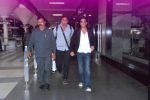 Shahrukh Khan snapped at Mumbai Airport on 21st Sept 2013 (7).jpg