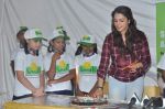 Isha Koppikar bday with Smile foundation kids in Parle, Mumbai on 23rd Sept 2013 (11).JPG