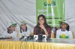 Isha Koppikar bday with Smile foundation kids in Parle, Mumbai on 23rd Sept 2013 (17).JPG