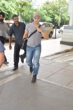 Aamir Khan snapped in Domestic Airport, Mumbai on 25th Sept 2013 (10).JPG