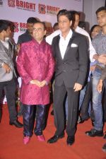 Shahrukh Khan at Yogesh Lakhani_s birthday bash in Lalit Hotel, Mumbai on 25th Sept 2013 (165).JPG
