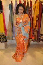 Hema Malini at Neeta Lulla_s store in Santacruz, Mumbai on 26th Sept 2013 (22).JPG