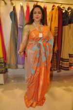 Hema Malini at Neeta Lulla_s store in Santacruz, Mumbai on 26th Sept 2013 (24).JPG