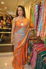 Hema Malini at Neeta Lulla_s store in Santacruz, Mumbai on 26th Sept 2013 (38).JPG