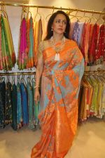 Hema Malini at Neeta Lulla_s store in Santacruz, Mumbai on 26th Sept 2013 (39).JPG