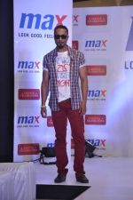 at the launch of Max_s Festive 2013 collection in Phoenix Market City Mall, Kurla, Mumbai on 27th Sept 2013 (23).JPG