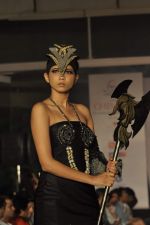 Model on the ramp for Chimera fashion show for students in Mumbai on 30th Sept 2013 (26).JPG