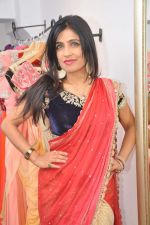 Shibani Kashyap at Zanaya Couture store in Kemps Corner, Mumbai on 6th Oct 2013 (6).JPG