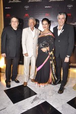 at Abu Jani_s The Golden Peacock show for Sahachari Foundation in Mumbai on 7th Oct 2013 (51).JPG