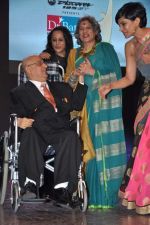 Mandira bedi at Dr Batra_s Positive awards in NCPA, Mumbai on 8th Oct 2013 (78).JPG