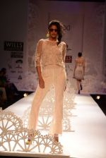 Model walk the ramp for Geisha show at the Day 1 on WIFW 2014 on 9th Oct 2013 (119)_52578bd64ba27.JPG