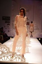 Model walk the ramp for Geisha show at the Day 1 on WIFW 2014 on 9th Oct 2013 (120)_52578bdb64844.JPG
