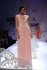 Model walk the ramp for Geisha show at the Day 1 on WIFW 2014 on 9th Oct 2013 (227)_52578dbe78fff.JPG
