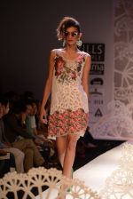 Model walk the ramp for Geisha show at the Day 1 on WIFW 2014 on 9th Oct 2013 (39)_52578a62df3cf.JPG