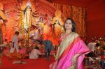 Rani Mukherjee celebrates Durga Pooja in Mumbai on 12th Oct 2013 (45)_525a329a3e160.JPG