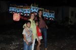 Raveena Tandon celebrates Dusshera with kids in Mumbai on 12th Oct 2013 (8)_525a317babbb9.JPG