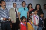 Salman Khan meets special kids at holy family hospital in Mumbai on 11th Oct 2013 (10)_525a16a54dbf6.JPG