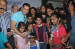 Salman Khan meets special kids at holy family hospital in Mumbai on 11th Oct 2013 (28)_525a173a3b5a3.JPG