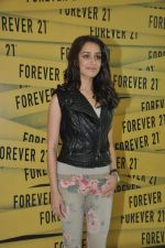 Shraddha Kapoor at Forever 21 store launch in Mumbai on 12th Oct 2013 (29)_525a33397cf4f.JPG