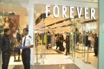 at Forever 21 store launch in Mumbai on 12th Oct 2013 (19)_525a32d76b873.JPG